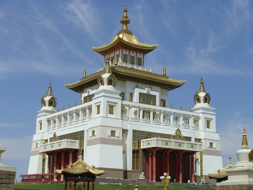 Буддийский храм в калмыкии