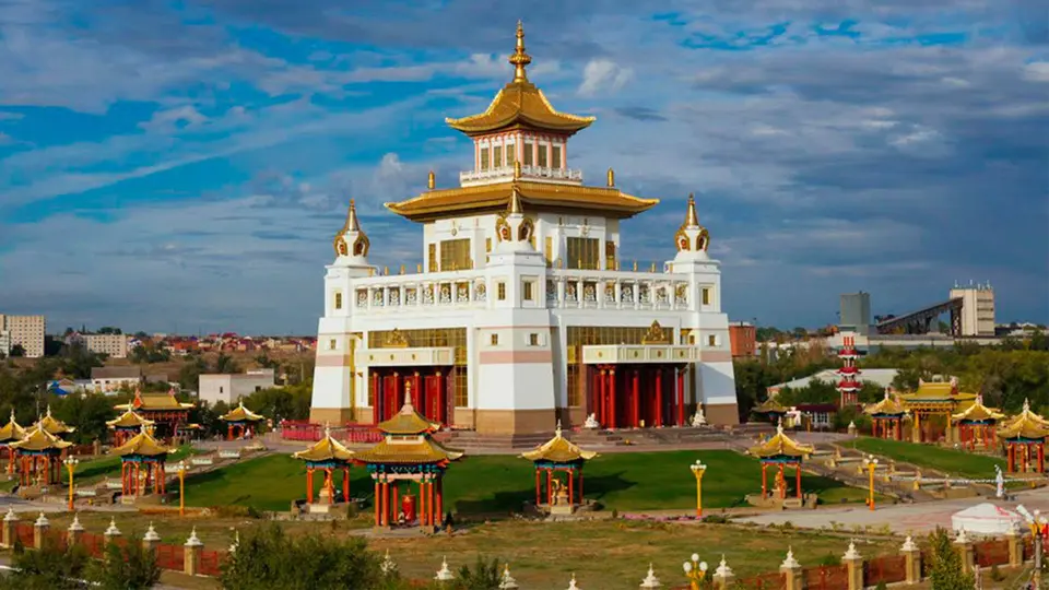 Храм будды в элисте