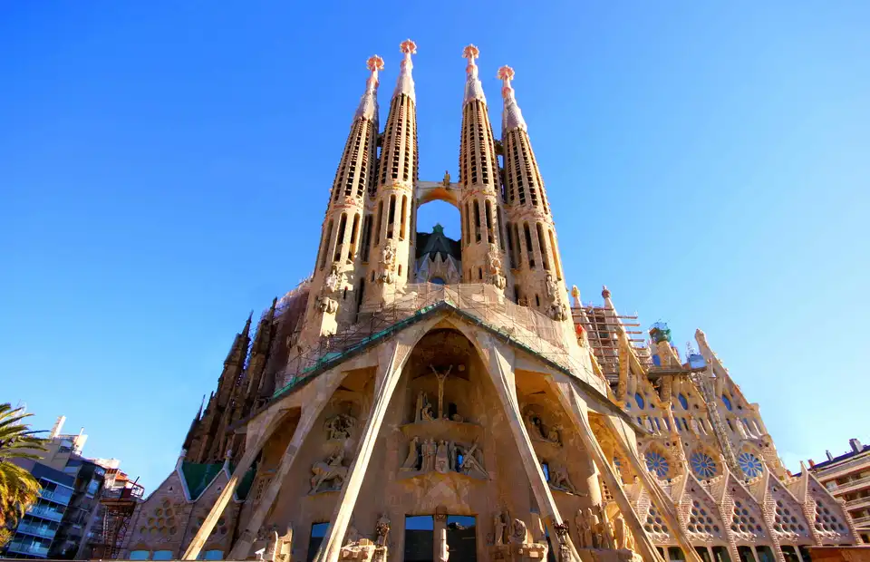 Барселона архитектура гауди