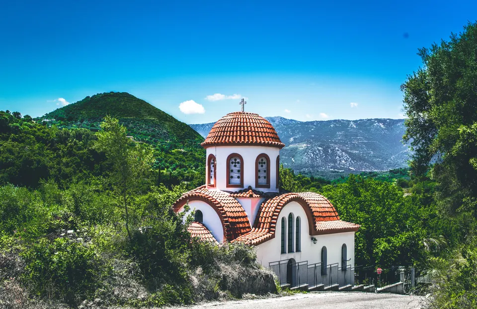 Красивый православный храм греческий