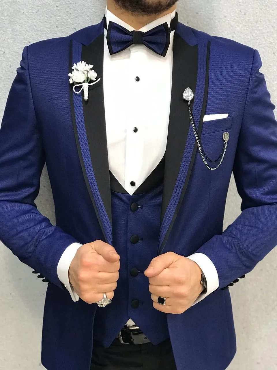 Темно синий свадебный костюм