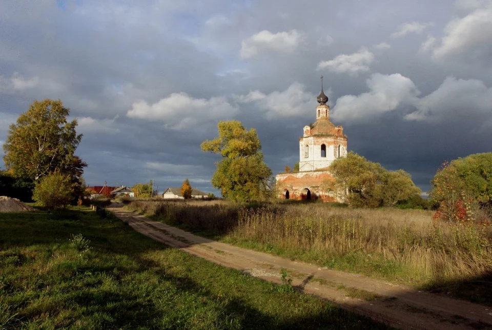 Церковь в деревне