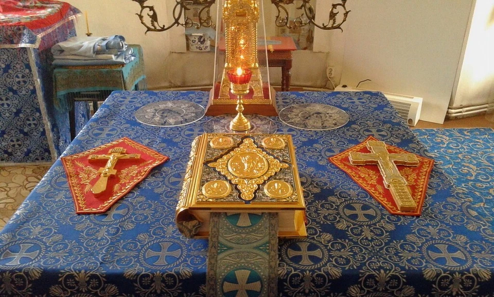 Антиминс в алтаре православного храма