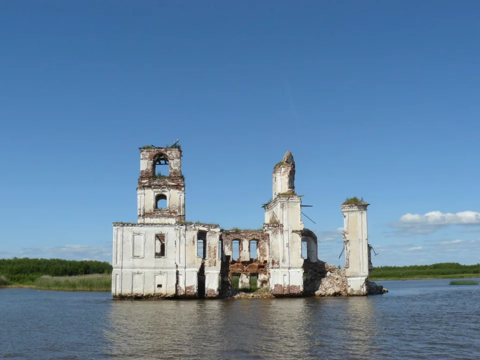 Затопленная церковь в метлино