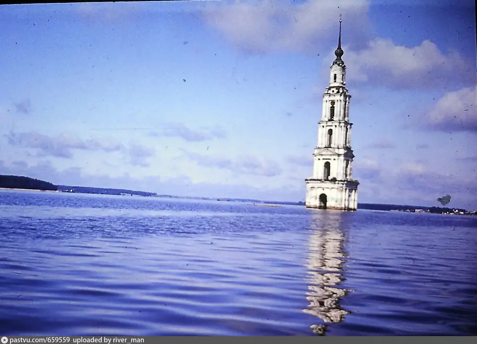 Калязин церковь в воде
