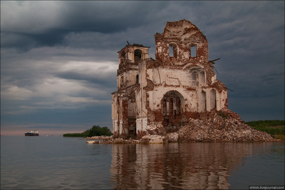 Корчева церковь затопленная