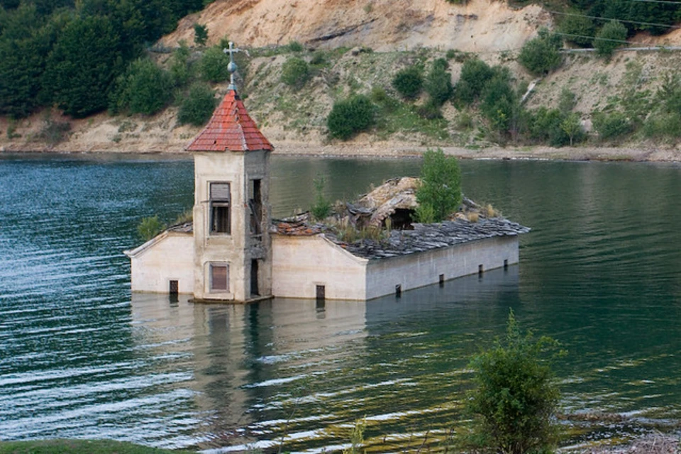 Затопленная церковь святого николая озеро маврово македония