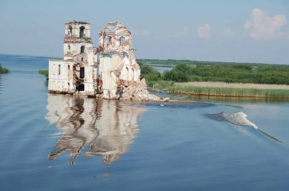 Затопленная церковь на шексне