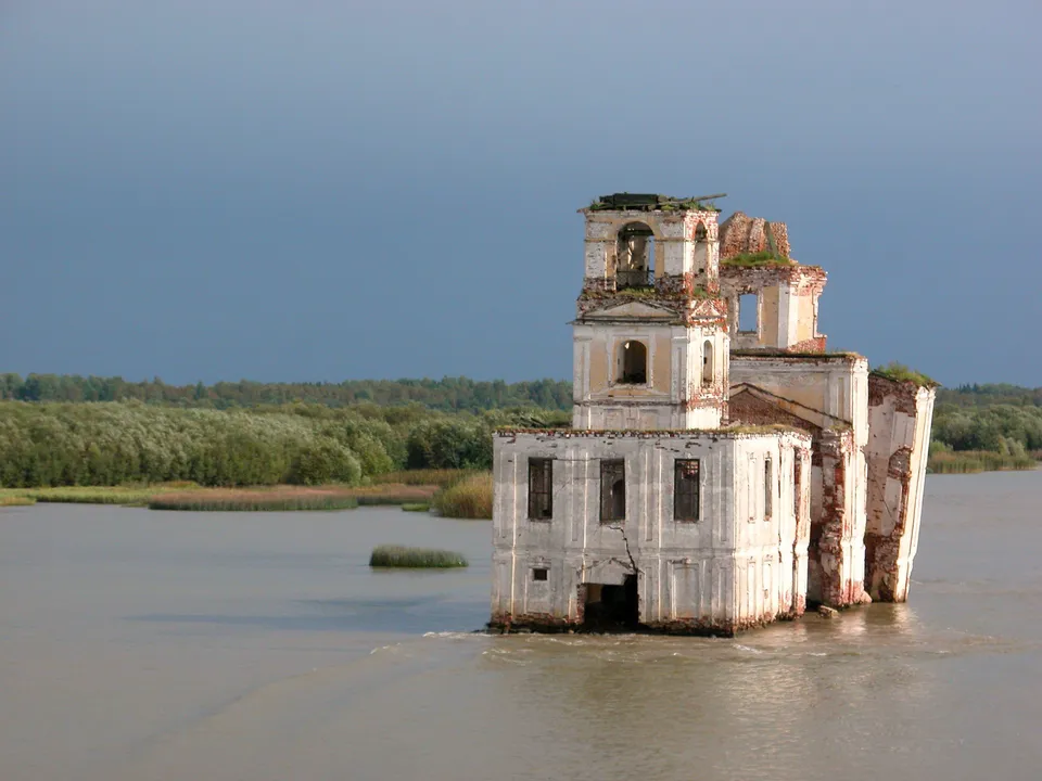 Белое озеро затопленная церковь