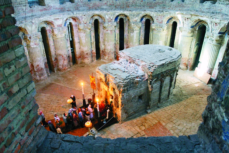 Кувуклия в храме гроба господня в иерусалиме