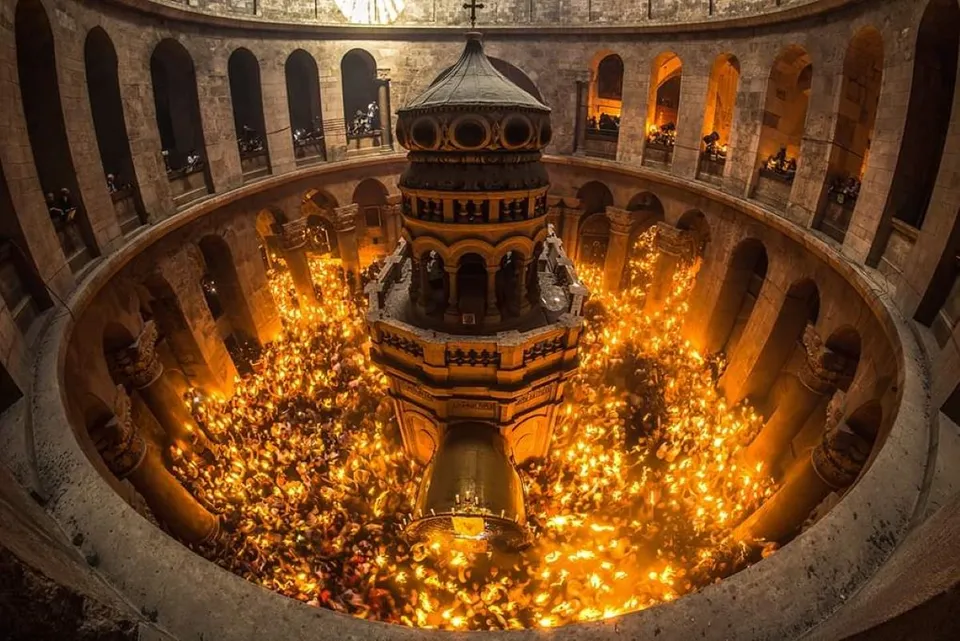 Благодатный огонь в иерусалиме