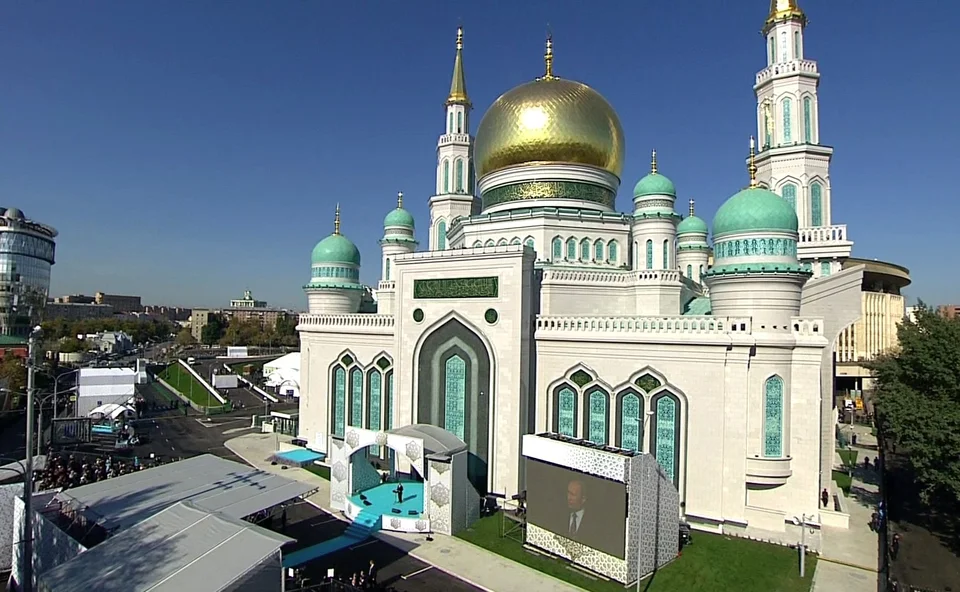Московская соборная мечеть со стороны олимпийского
