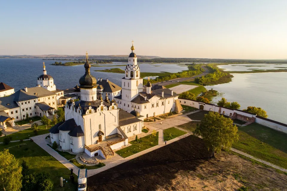 Успенский собор и монастырь острова града свияжск