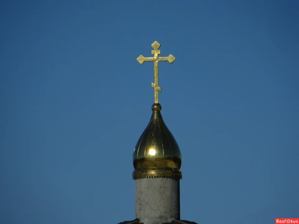 Крест на куполе православной церкви