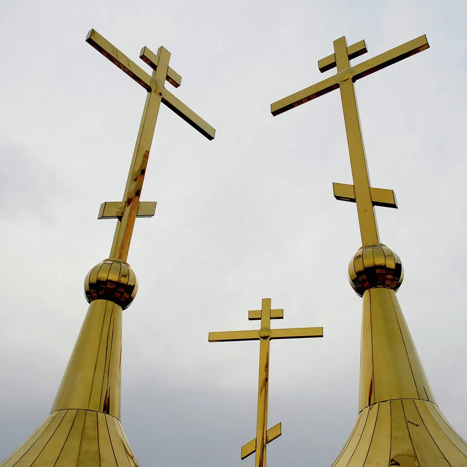 Крест на куполе православной церкви
