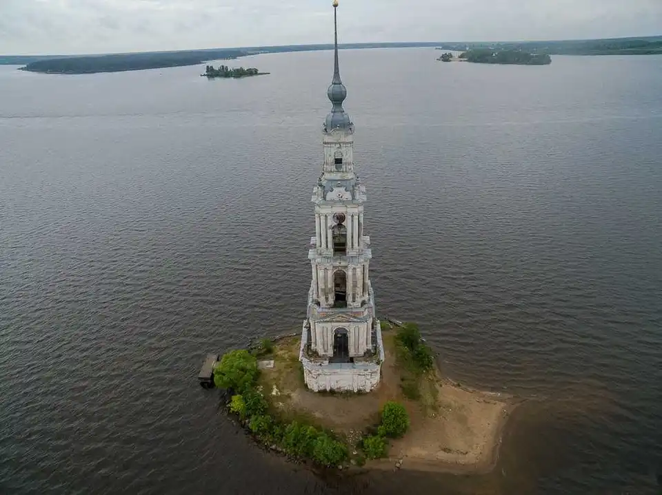 Калязин затопленная церковь