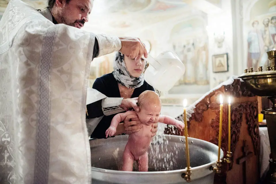 Крещение в церкви мальчика