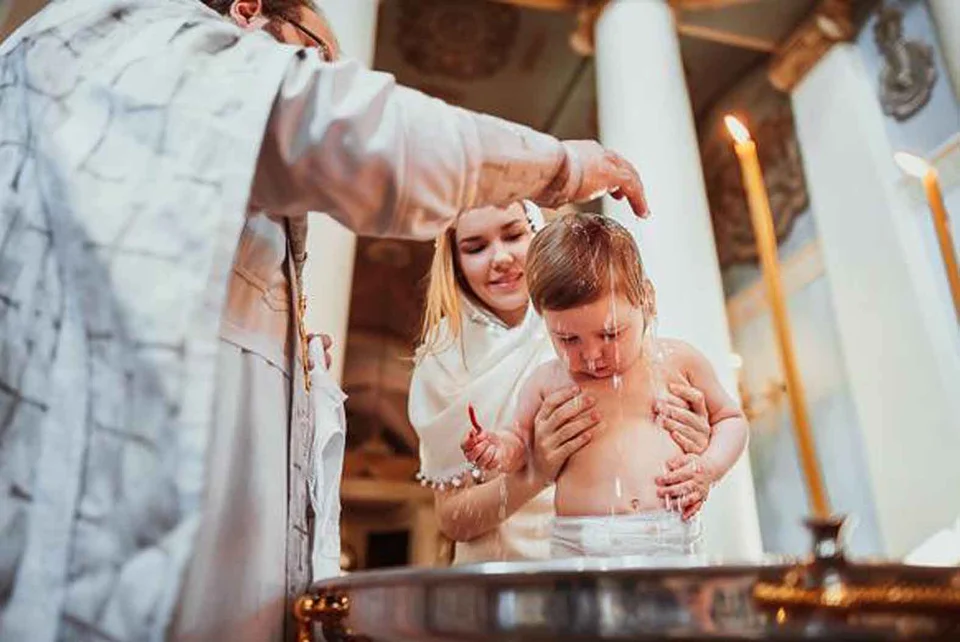 Крещение в церкви