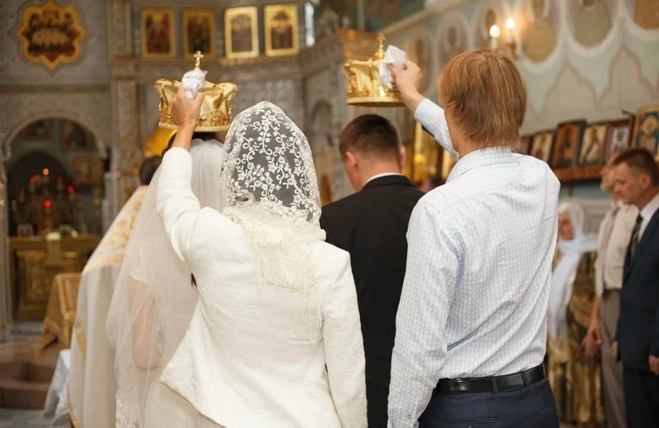 Венчание молодых в церкви