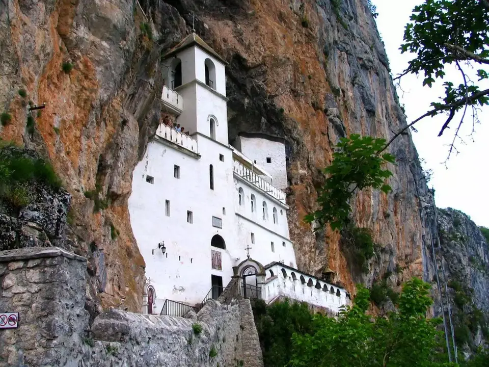 Монастырь острог в черногории