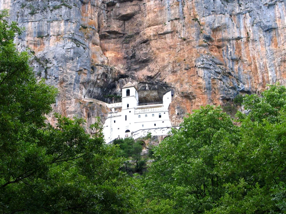 Церкви св. троицы монастырь острог черногория