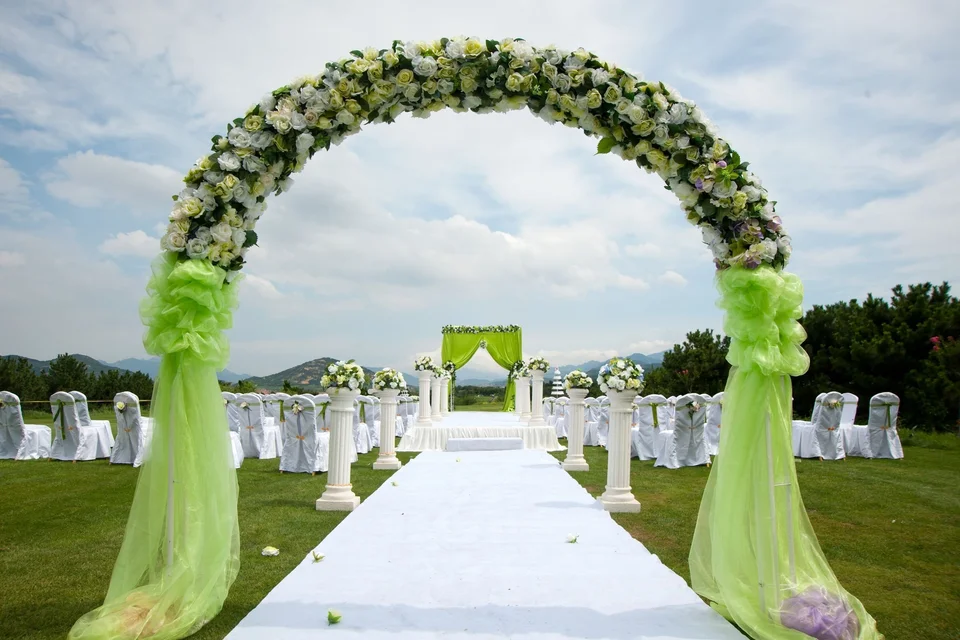 Свадебная церемония в зеленых оттенках