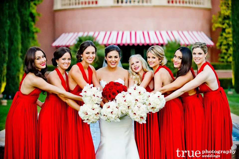 Подружки невесты в красном