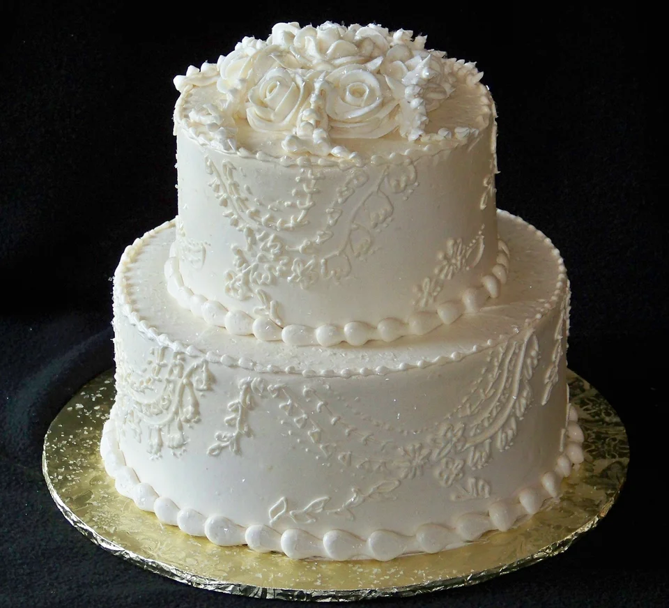 Торт свадебный из сливок в 2 яруса