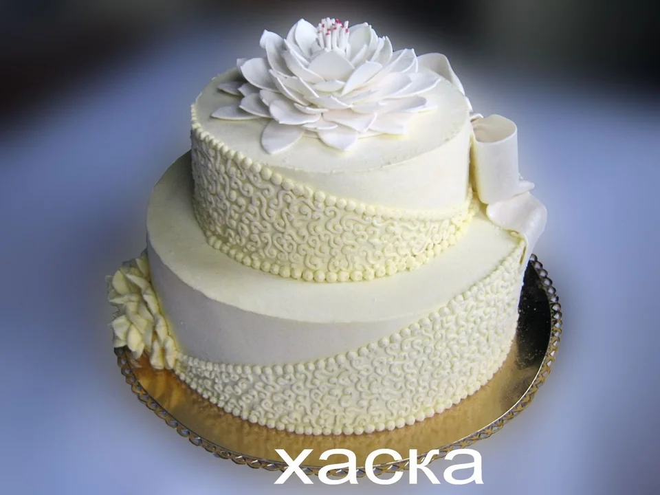 Классический свадебный торт двухъярусный