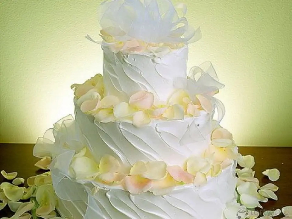 Свадебный торт каскад меренга