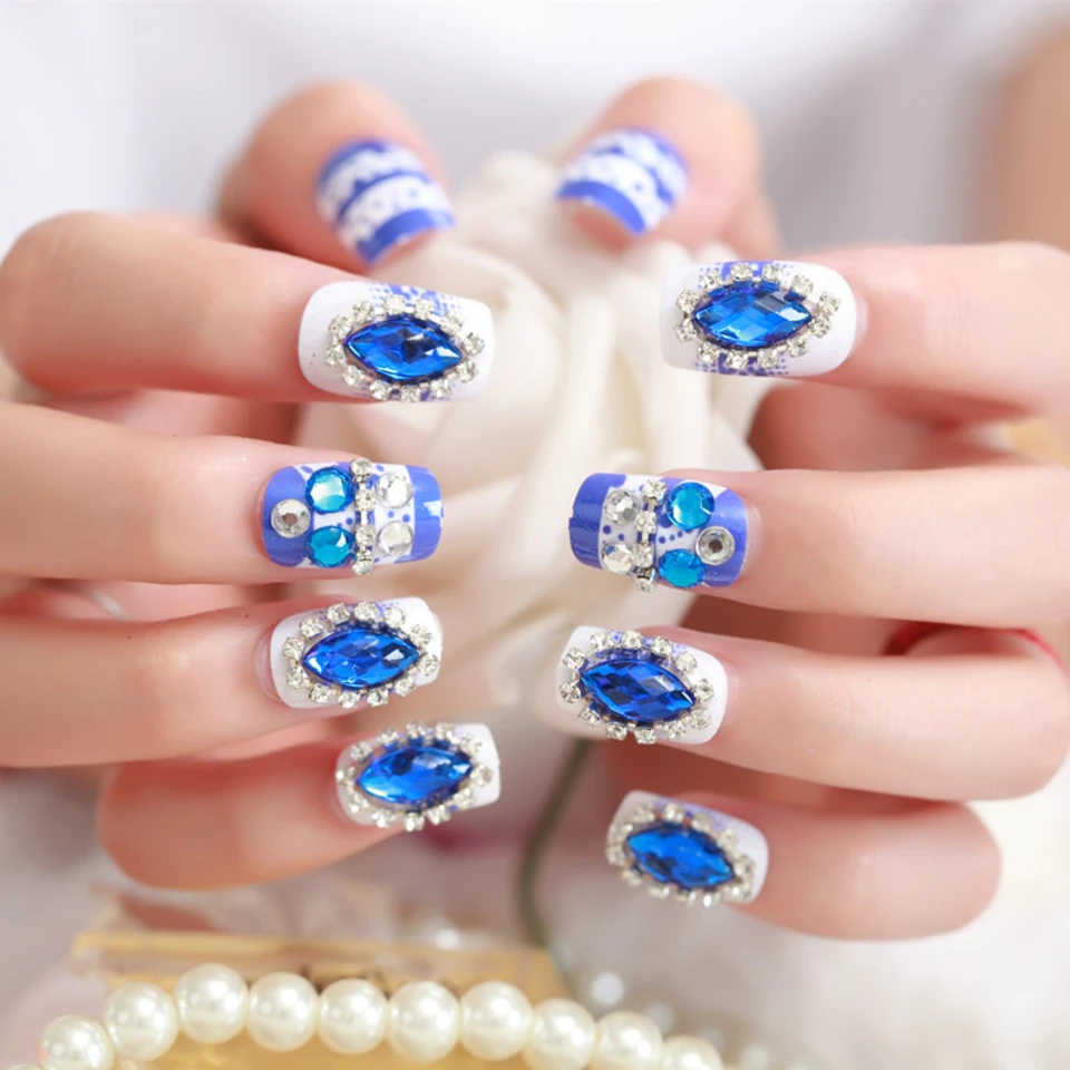 Красивые накладные ногти синего цвета