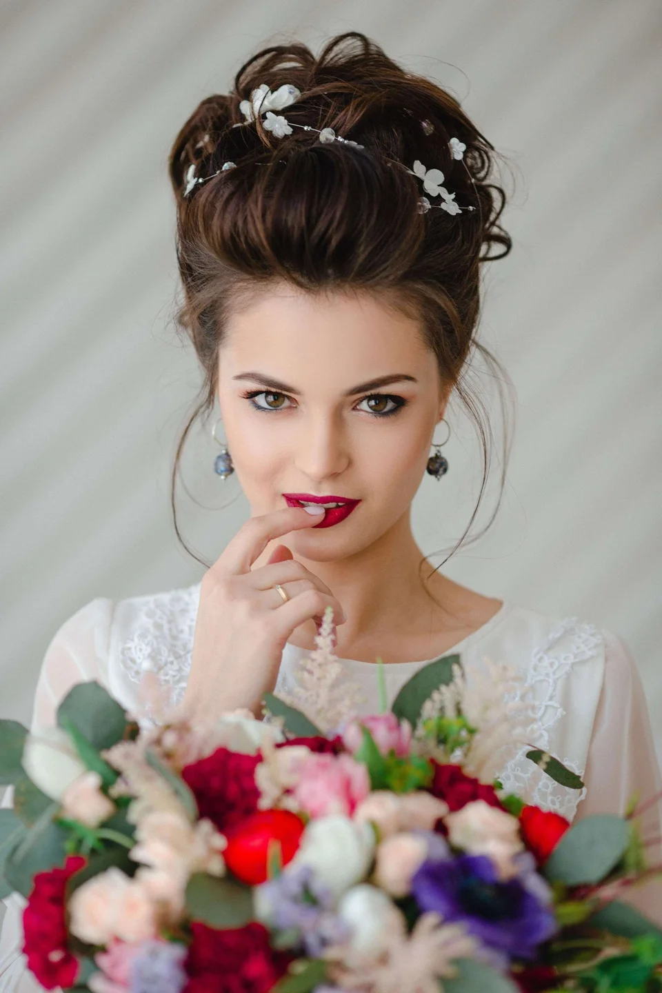 Прическа и макияж на свадьбу