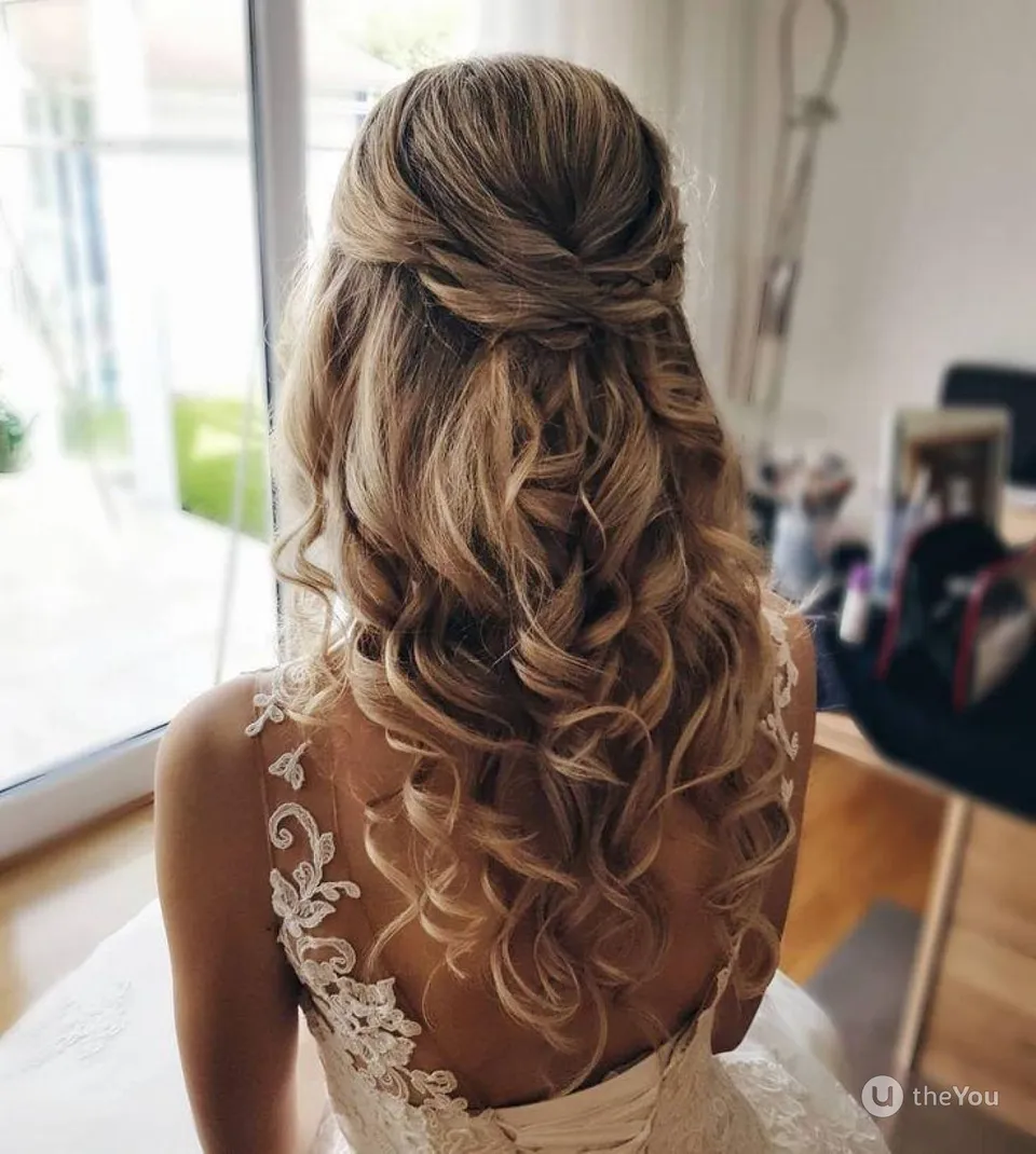 Прическа на длинные волосы свадебная