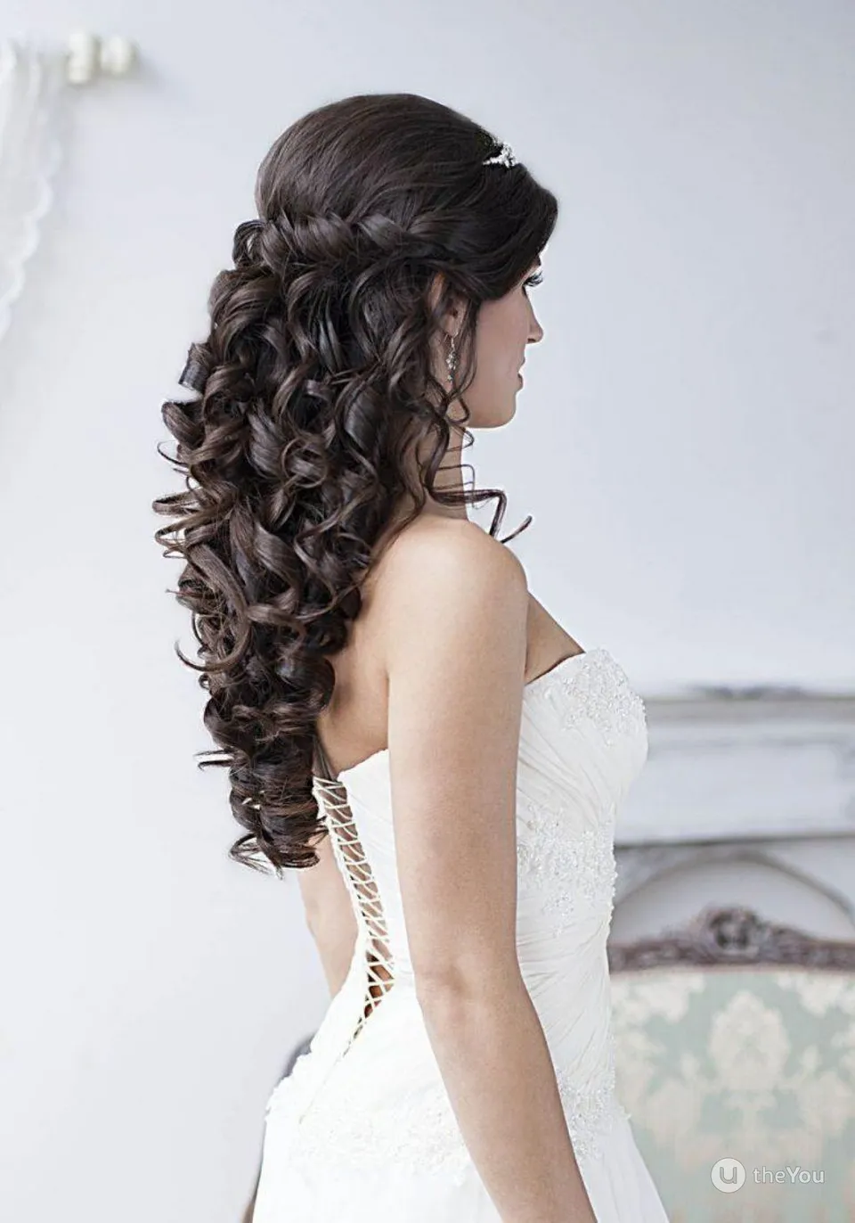 Прическа на длинные волосы свадебная