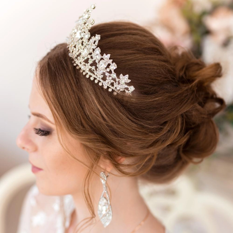 Свадебные причёски на длинные волосы собранные с короной