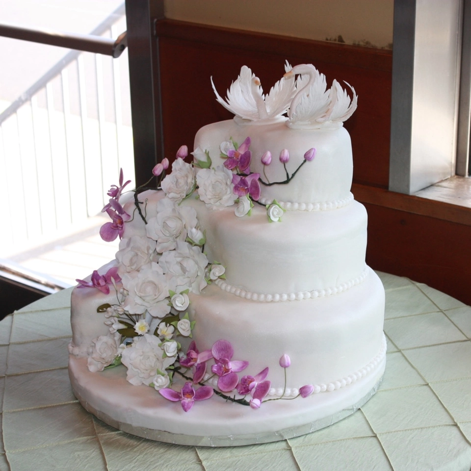 Оформление свадебного торта