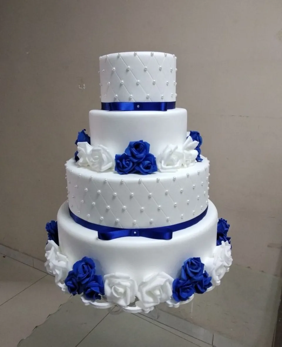 Свадебный торт синий с белым