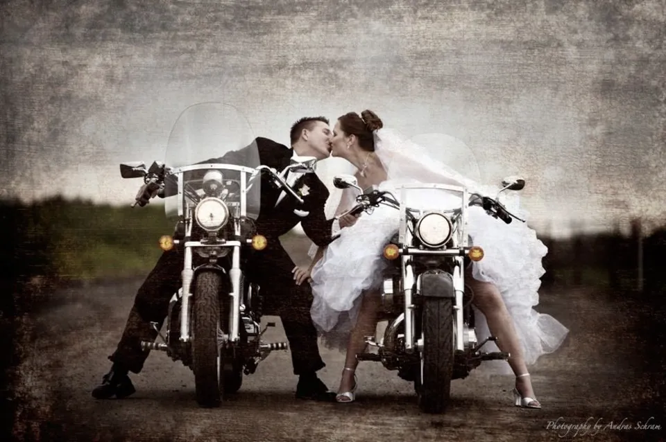Невеста на мотоцикле