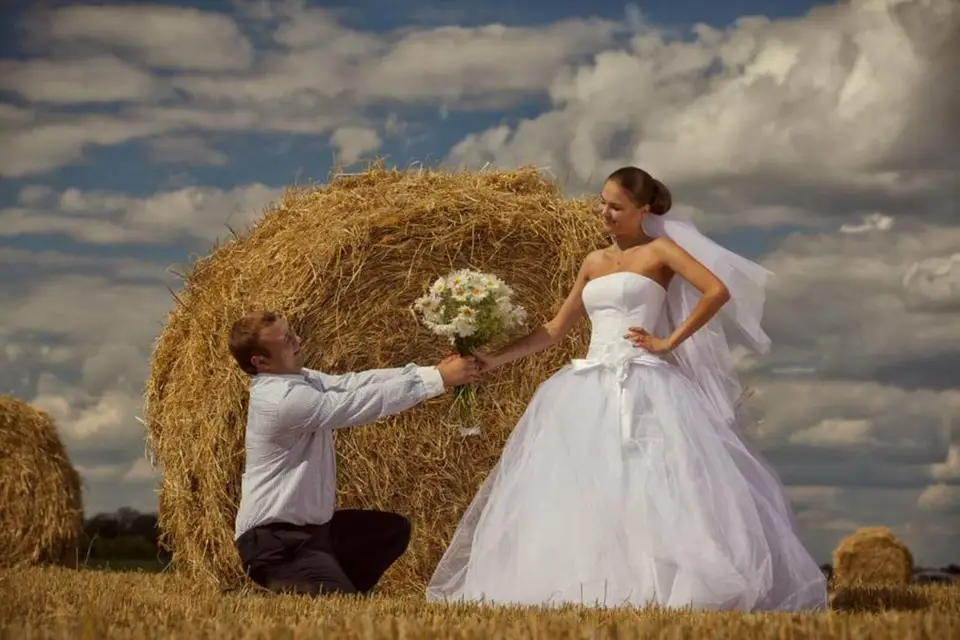 Свадебная фотосессия с сеном