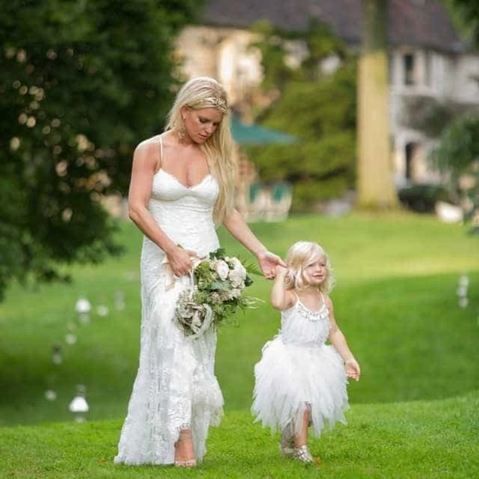Невеста с дочкой