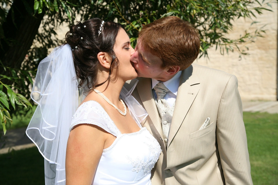 Поцелуй жениха и невесты