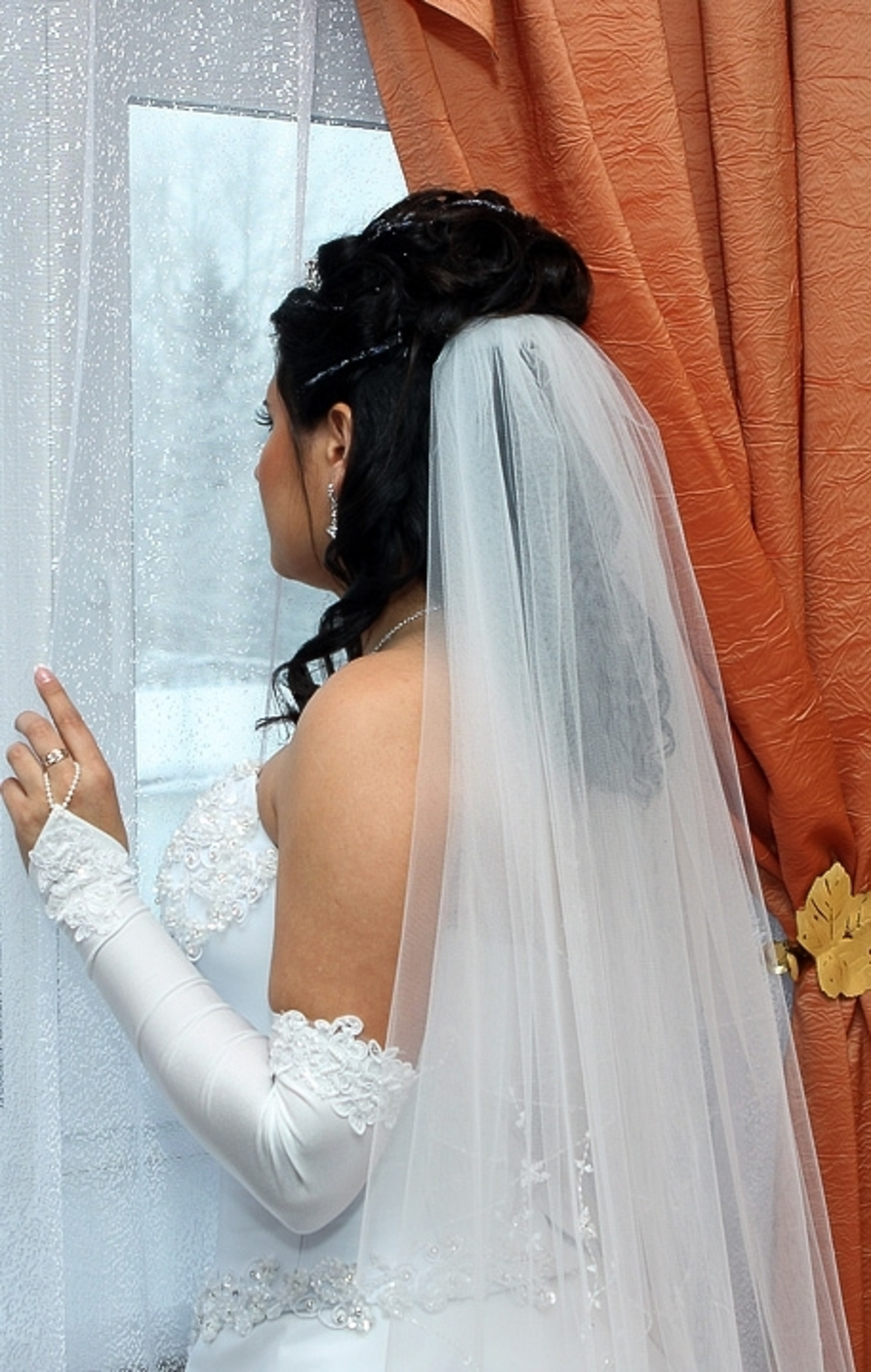 Невеста сзади