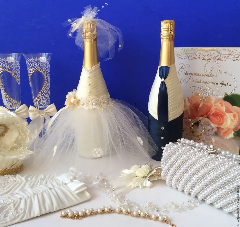 Бутылки шампанского на свадьбу жених и невеста