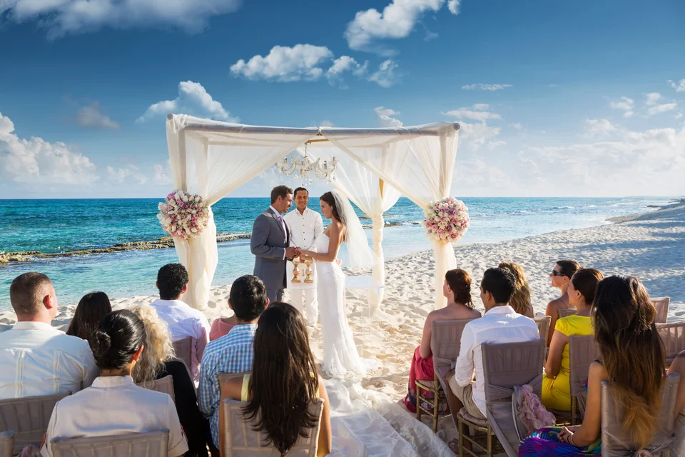 Свадьба на берегу океана