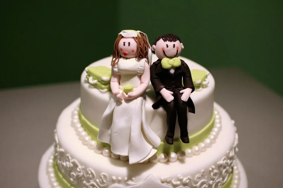 Торт на свадьбу прикольный
