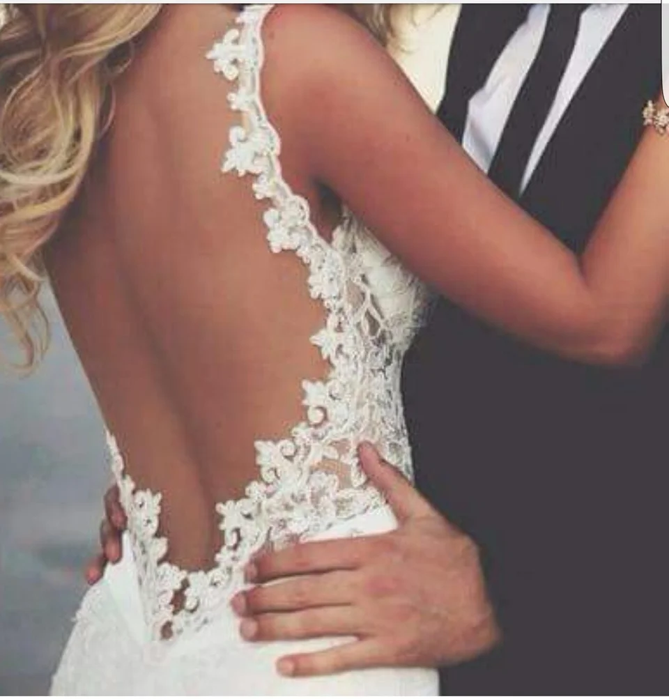 Жених и невеста со спины
