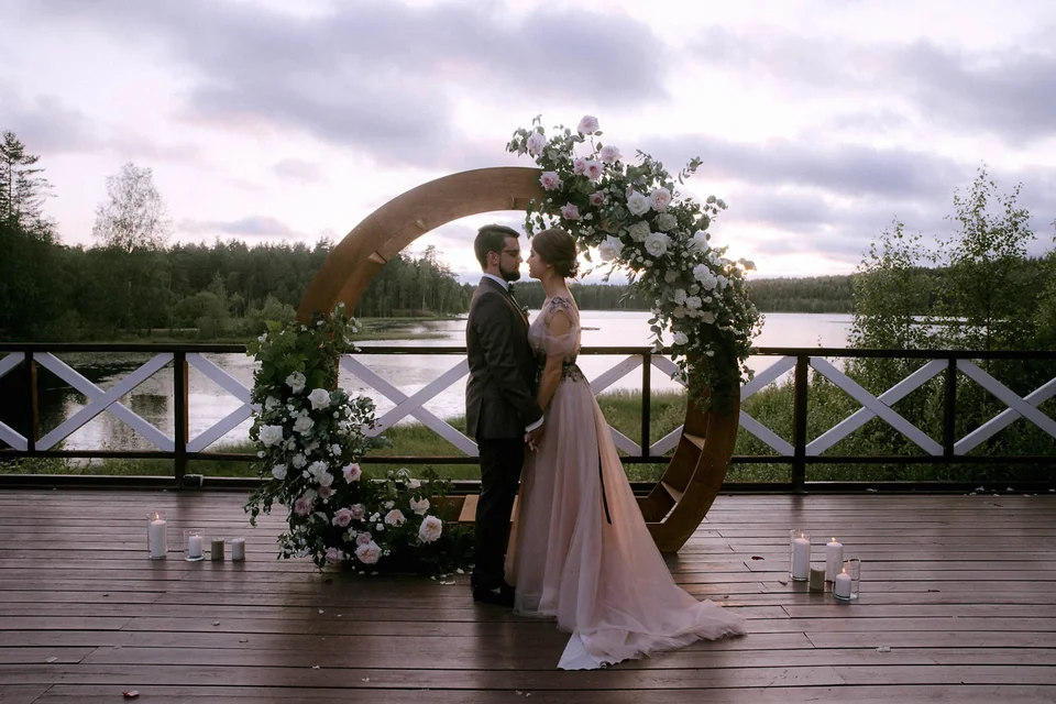Свадьба на берегу озера