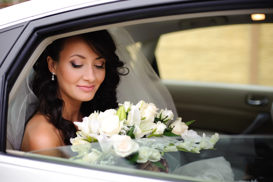 Невеста в машине