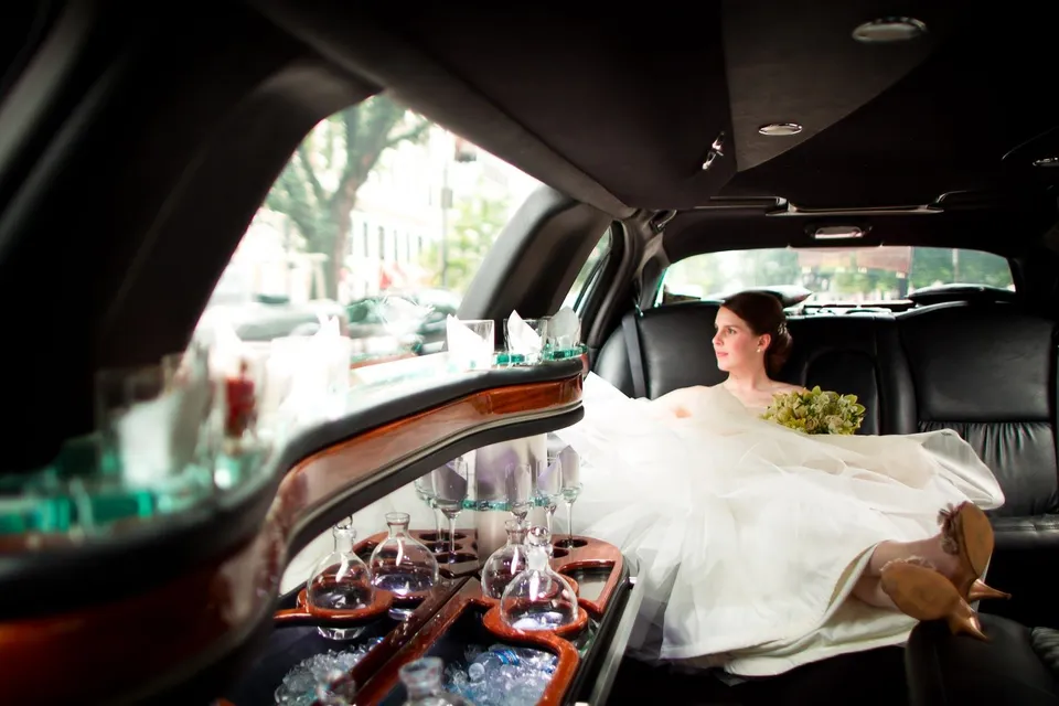 Невеста в машине