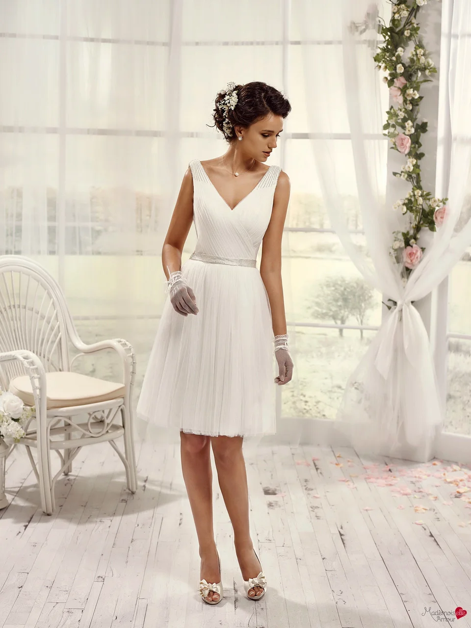 Белое короткое свадебное платье